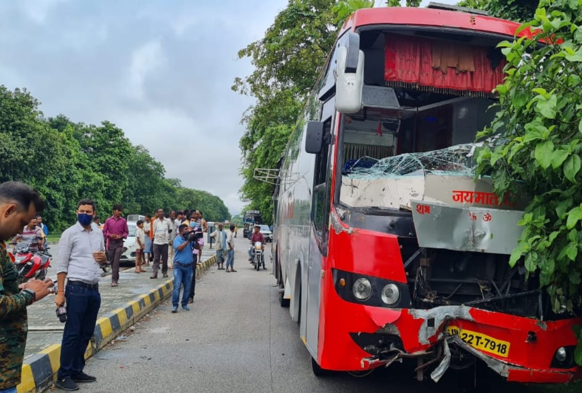 Barabanki accident more than 100 travelers were on board they accuse bus conductor of forcefully boarding in another bus