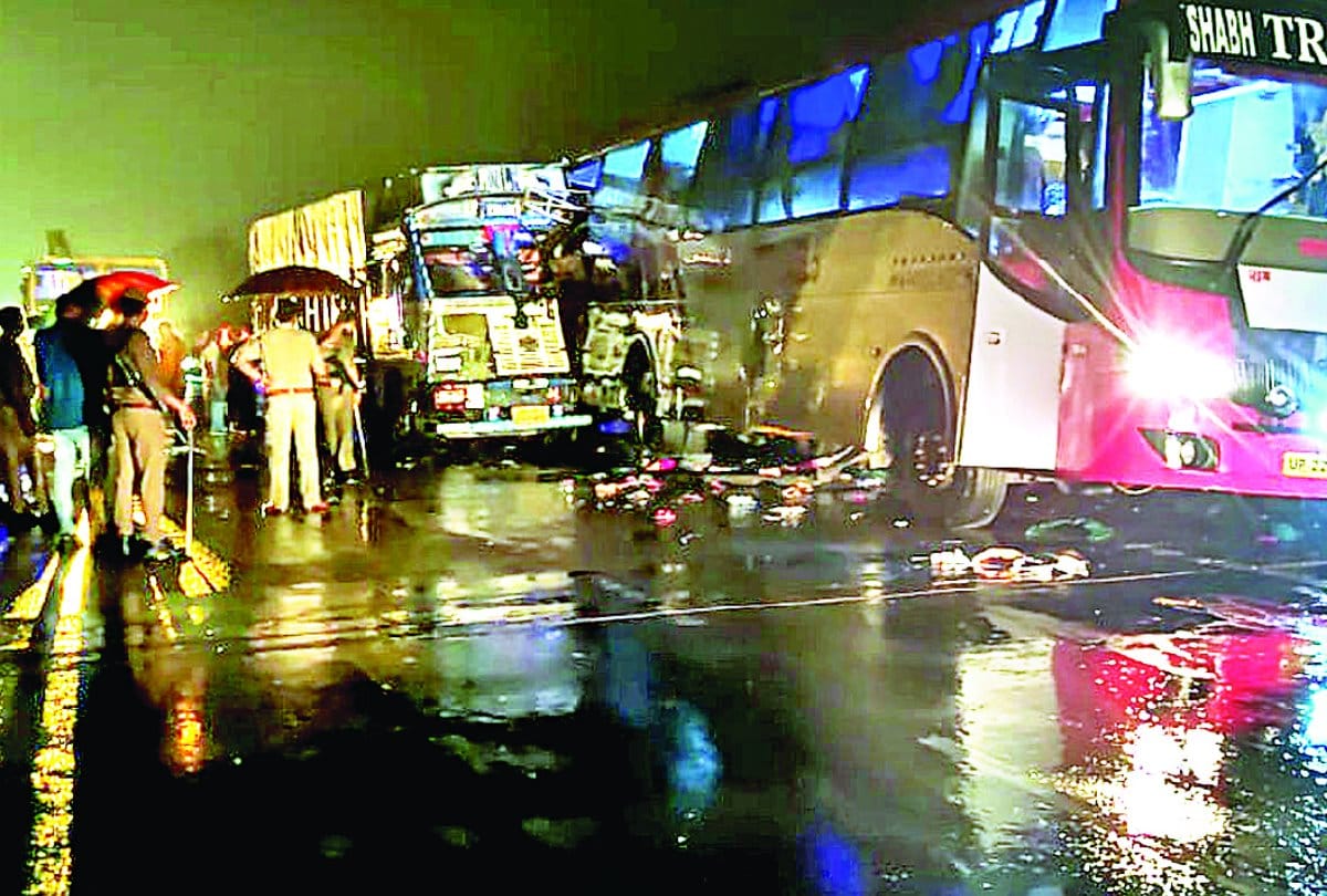 Barabanki accident: 135 passengers were carrying a capacity of 85, some lost brother and some father, see photos