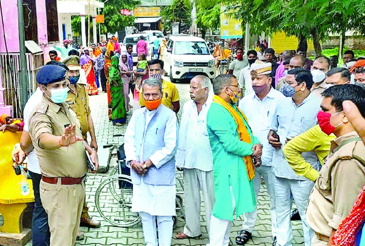 Barabanki accident: 135 passengers were carrying a capacity of 85, some lost brother and some father, see photos