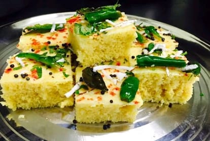 Sour Curd Recipes:इन जायकेदार पकवानों को बनाने में करें खट्टे दही का