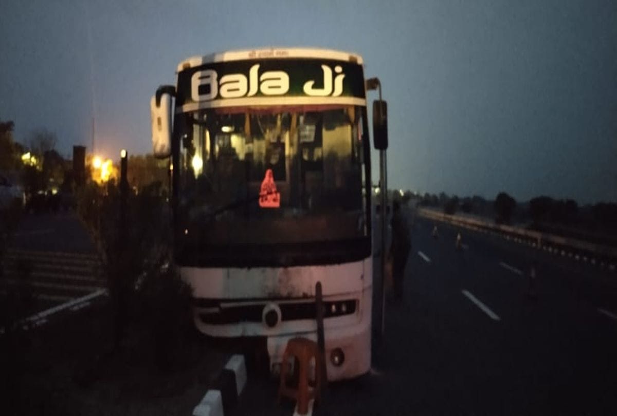 Bus Accident At Agra Lucknow Express Way Goes To Bihar From Hariyana