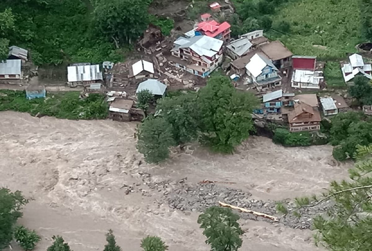 jammu and kashmir cloud burst in Village Honjar Dacchan in Kistwar District reportedly many people are missing Rescue operation launched