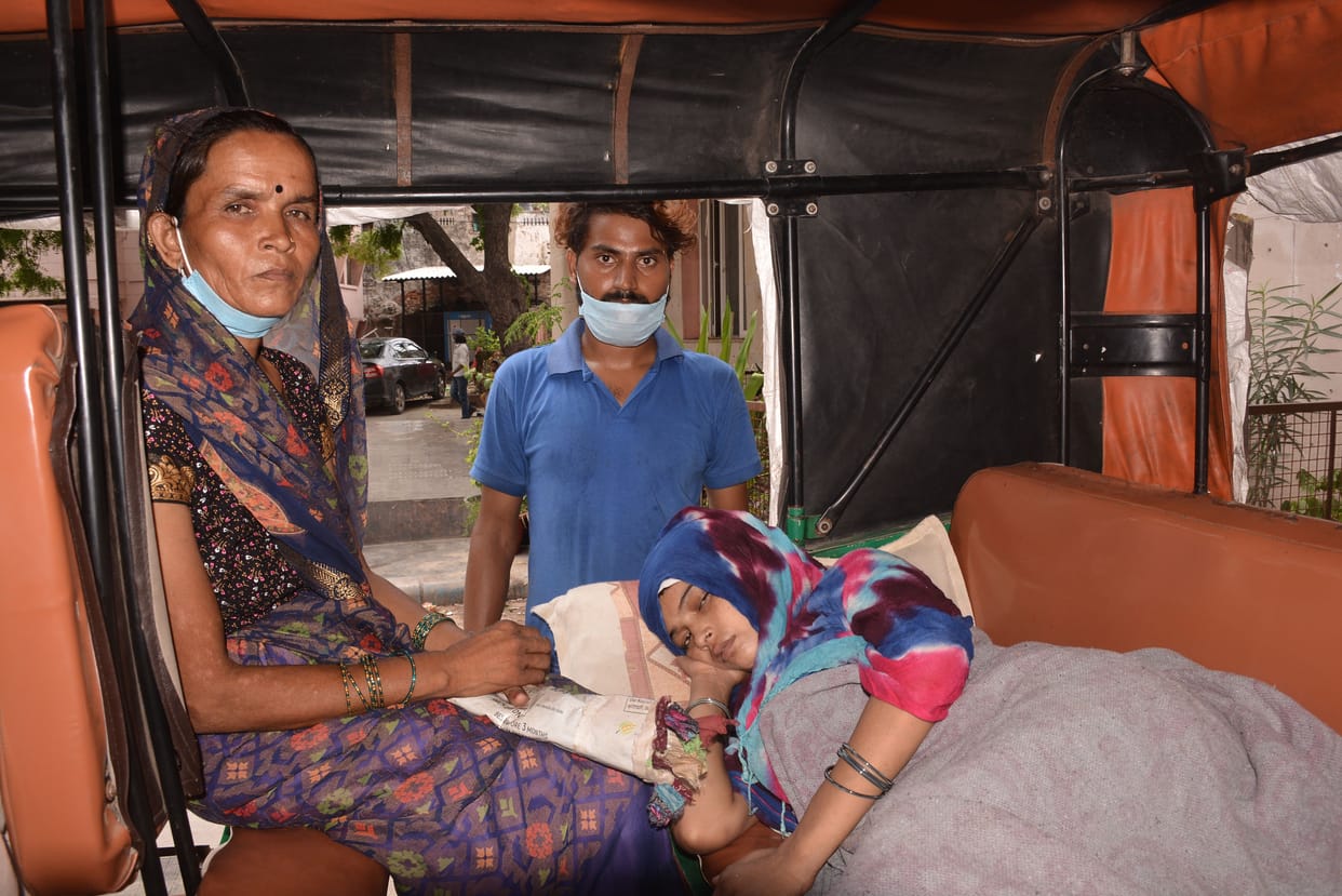 Two serious newborn could not be referred  lack of ambulance