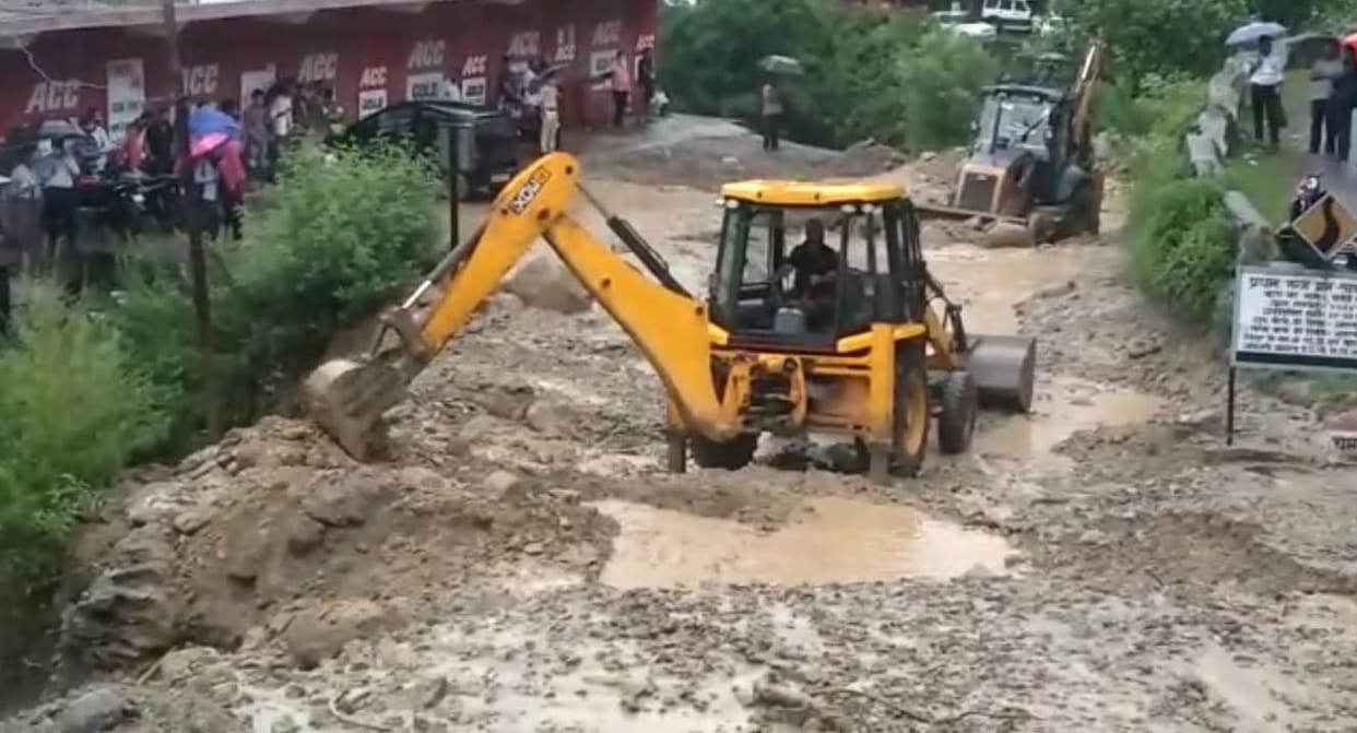 Landslides on 48 routes including Bharmour-Pathankot NH, Traffic disrupted, seven houses, five cowsheds and two riots damaged due to heavy rain, Wooden footbridge shed on Dhakog-Bani road,