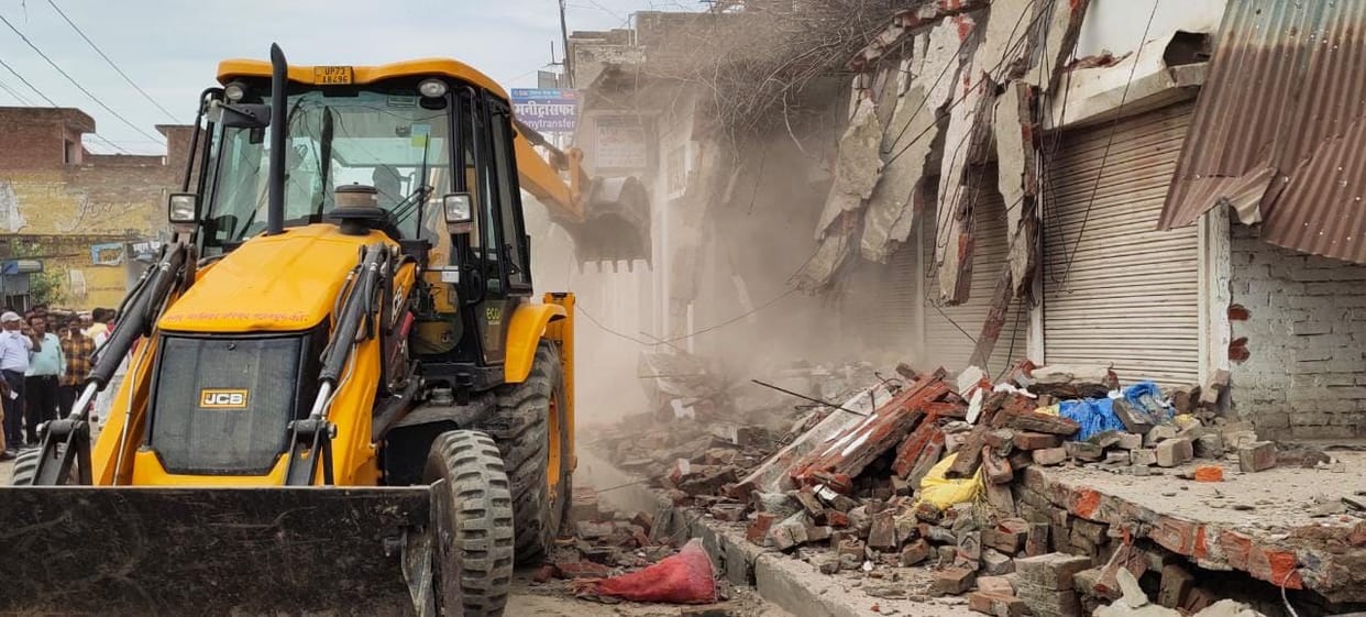 Encroachment removed in Manjhanpur town amid protests