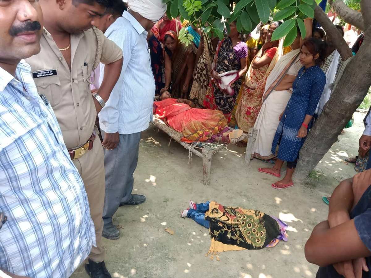 Truck hit bike child died husband wife injured in mau