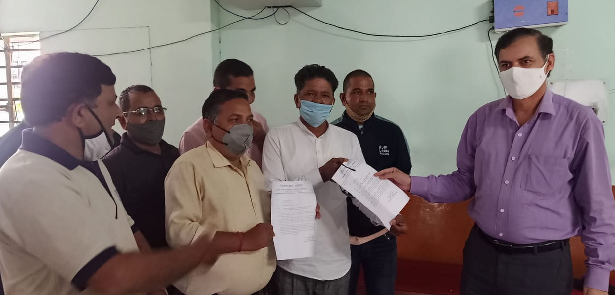 contractors protested against shifting loniv office