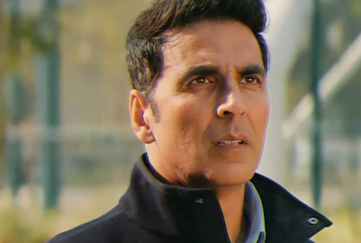 Akshay Kumar Correct His Mistake after calling ajay devgan a writer for manoj muntashir poem sipahi