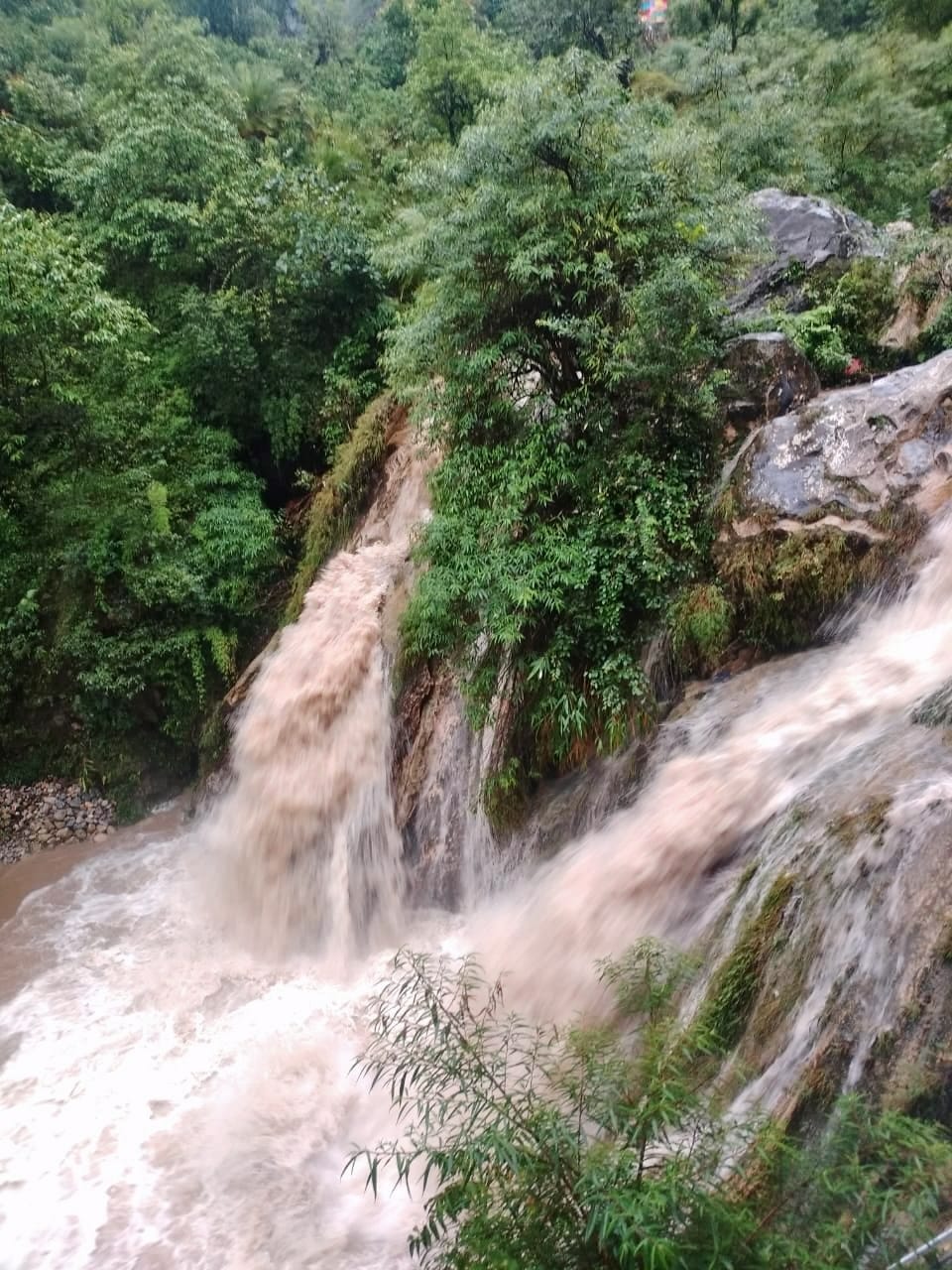 Uttarakhand Monsoon Update: rainfall form last night, huge flood in mussoorie campty fall