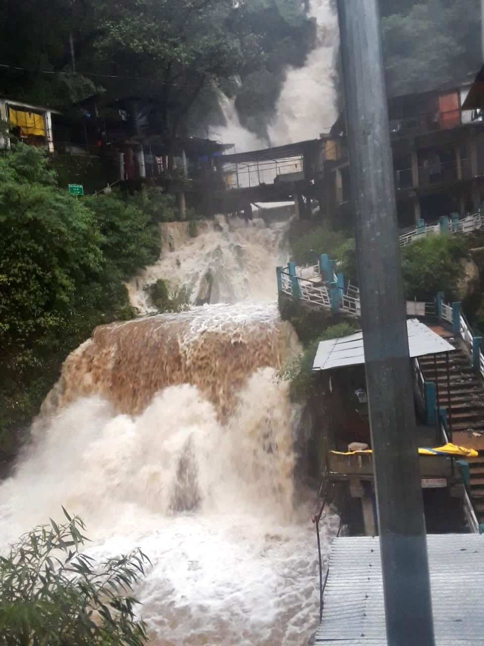 Uttarakhand Monsoon Update: rainfall form last night, huge flood in mussoorie campty fall