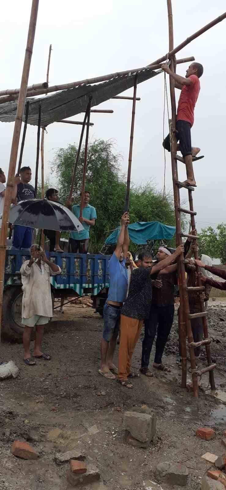 There is no shed in the cremation ground of Kandela village, there was a problem in the last rites of the woman