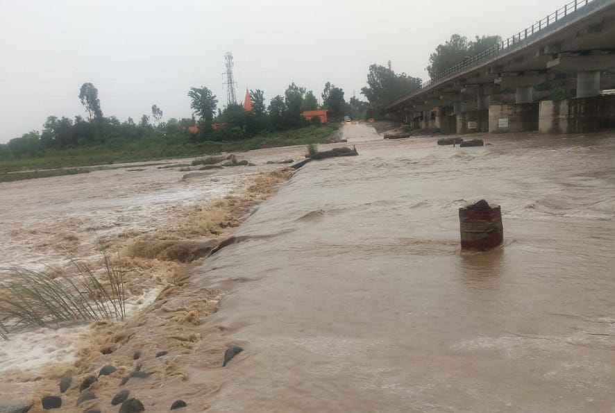 The water level of rivers increased due to rain in hilly and plain areas
