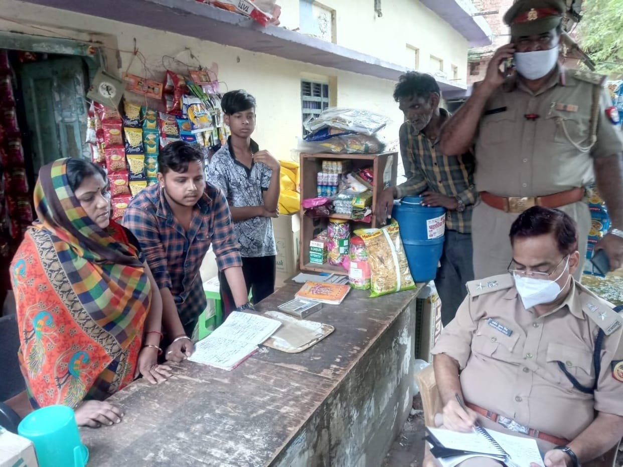 One and a half lakh rupees from female shopkeeper