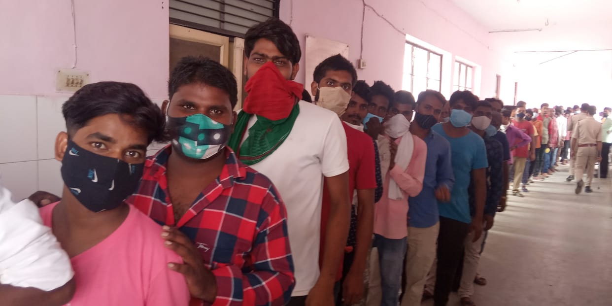 There is a growing crowd for vaccination, it is difficult to control