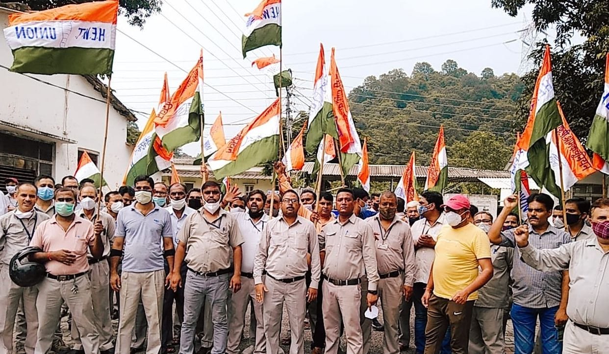 BHEL manager and city administrator surrounded