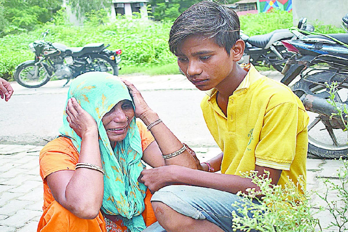 Devendra Saini was troubled by the threats of the usurer and committed suicide in the SSP office in Meerut