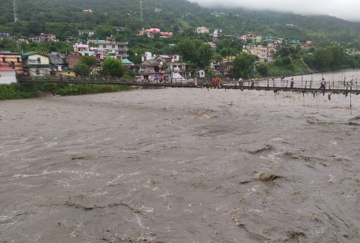 flash flood cloudburst in kullu lahaul himachal: cloudburst in brahma ganga cloudburst in kullu vinita chaudhary swept away in flood save life of business partner