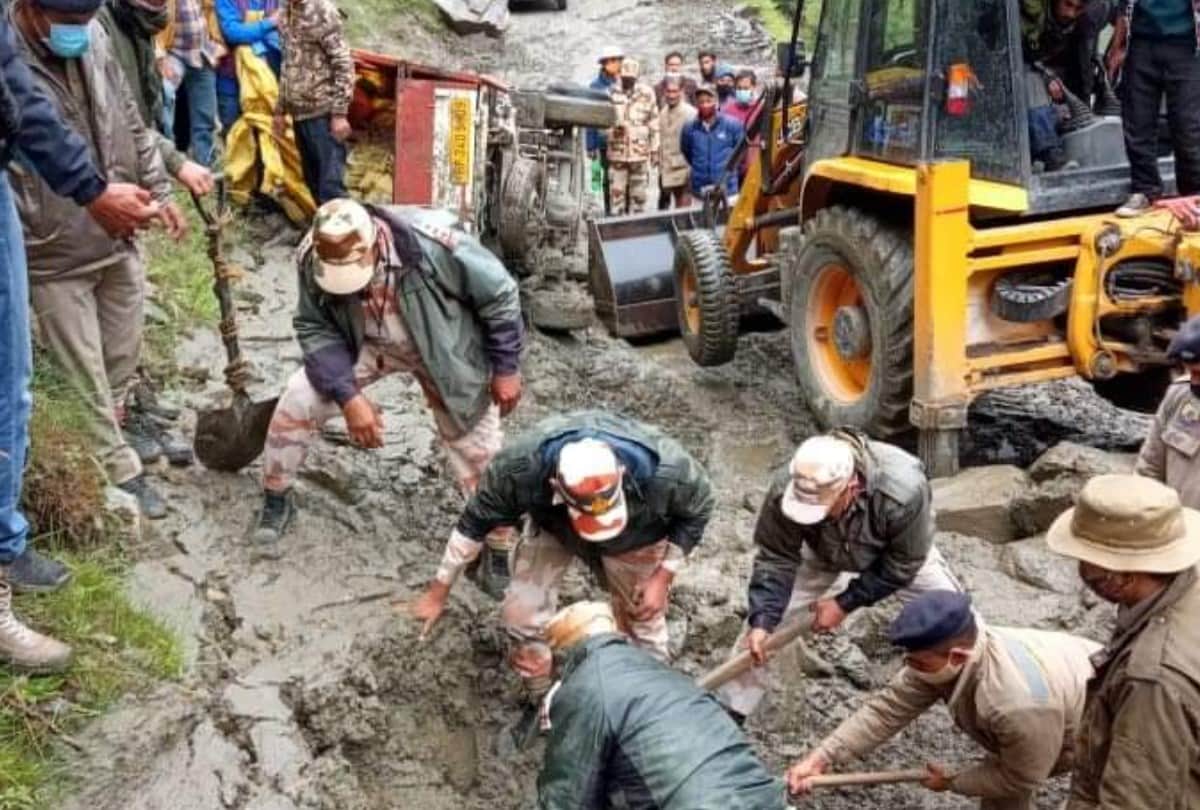 flash flood in Lahaul spiti Himachal Pradesh seven bodies recovres rescue operation by ITBP BRO and Police