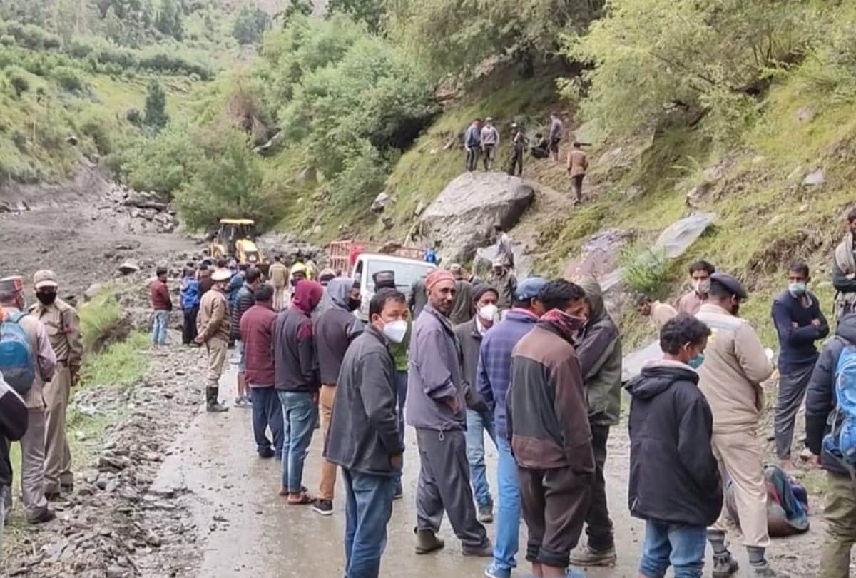 flash flood in Lahaul spiti Himachal Pradesh seven bodies recovres rescue operation by ITBP BRO and Police