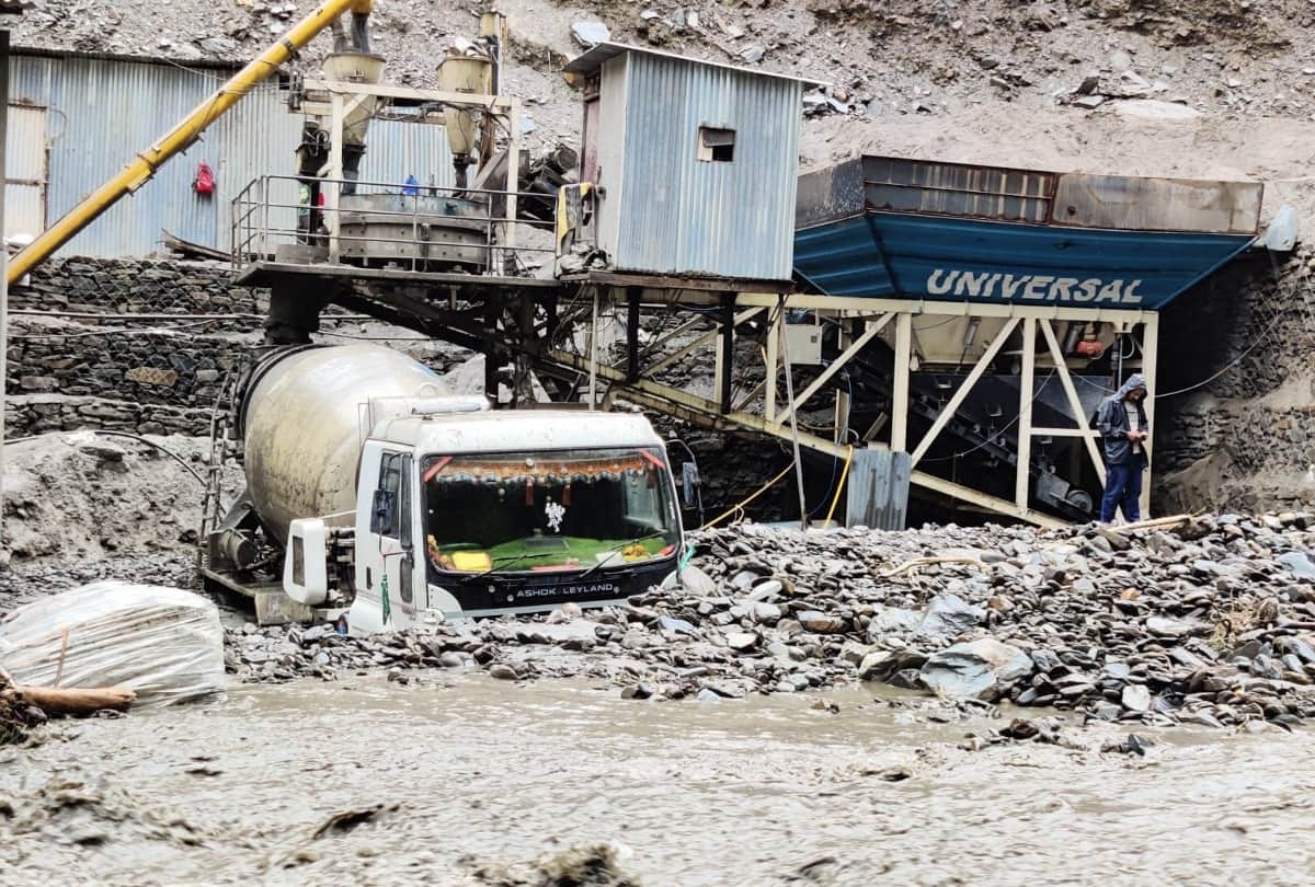 flash flood cloudburst himachal news: flash flood in lahaul spiti eight death cloudburst in kullu kinnaur seven people missing