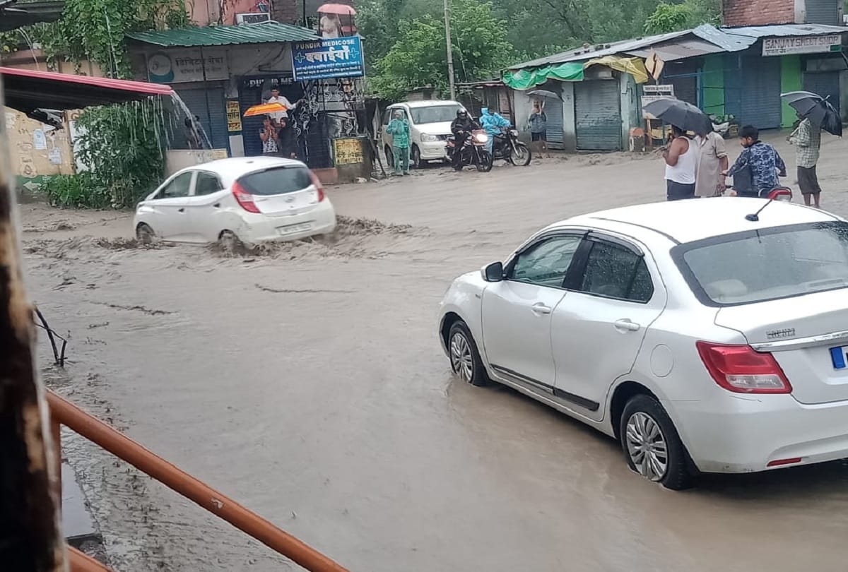 Himachal Pradesh news Cloud bursts in Kinnaur district, Mandi-Kullu contact cut off