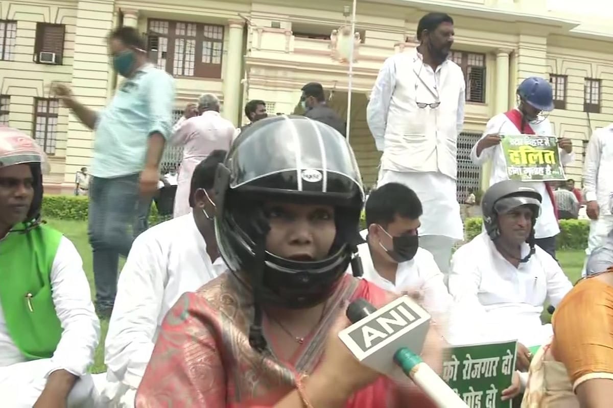 Opposition holds unique protest with helmets at Bihar assembly news in Hindi
