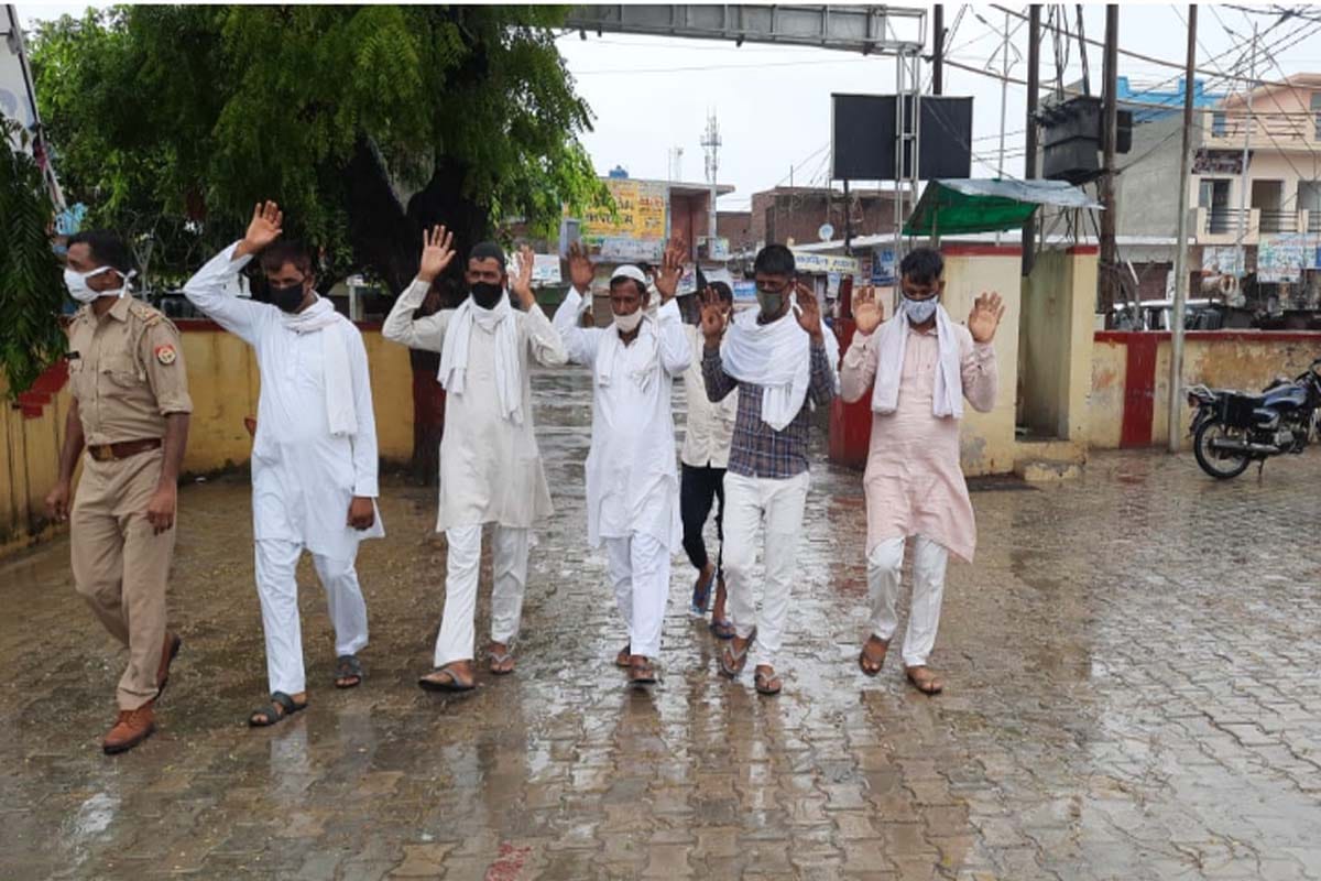 six wanted gangsters surrender to UP police in Kairana police station, Shamli