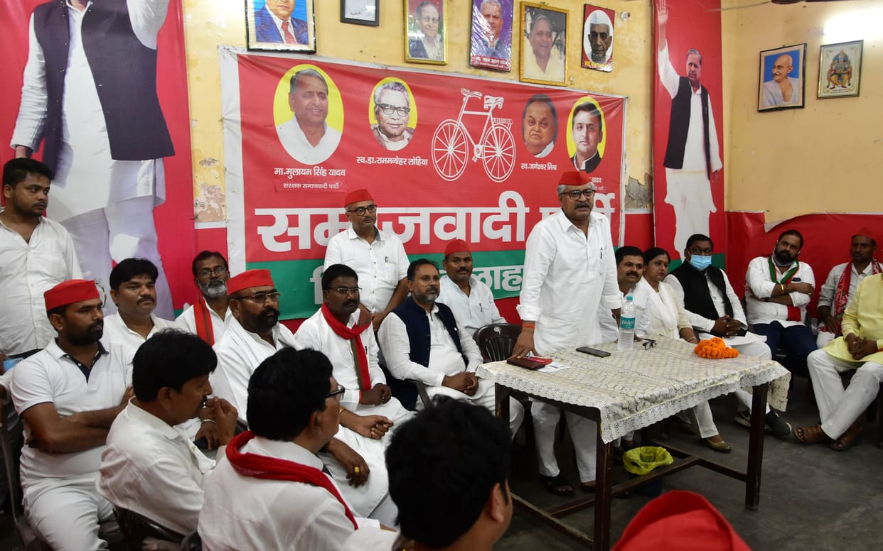 SP opened front against district panchayat president