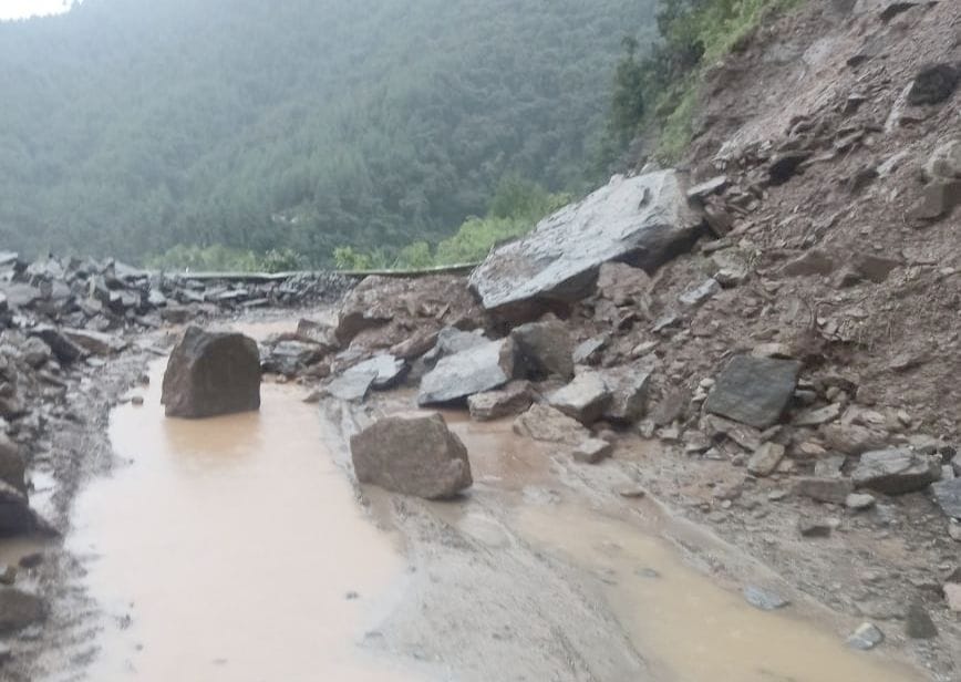 41 contact roads of Chaupal sub-division blocked