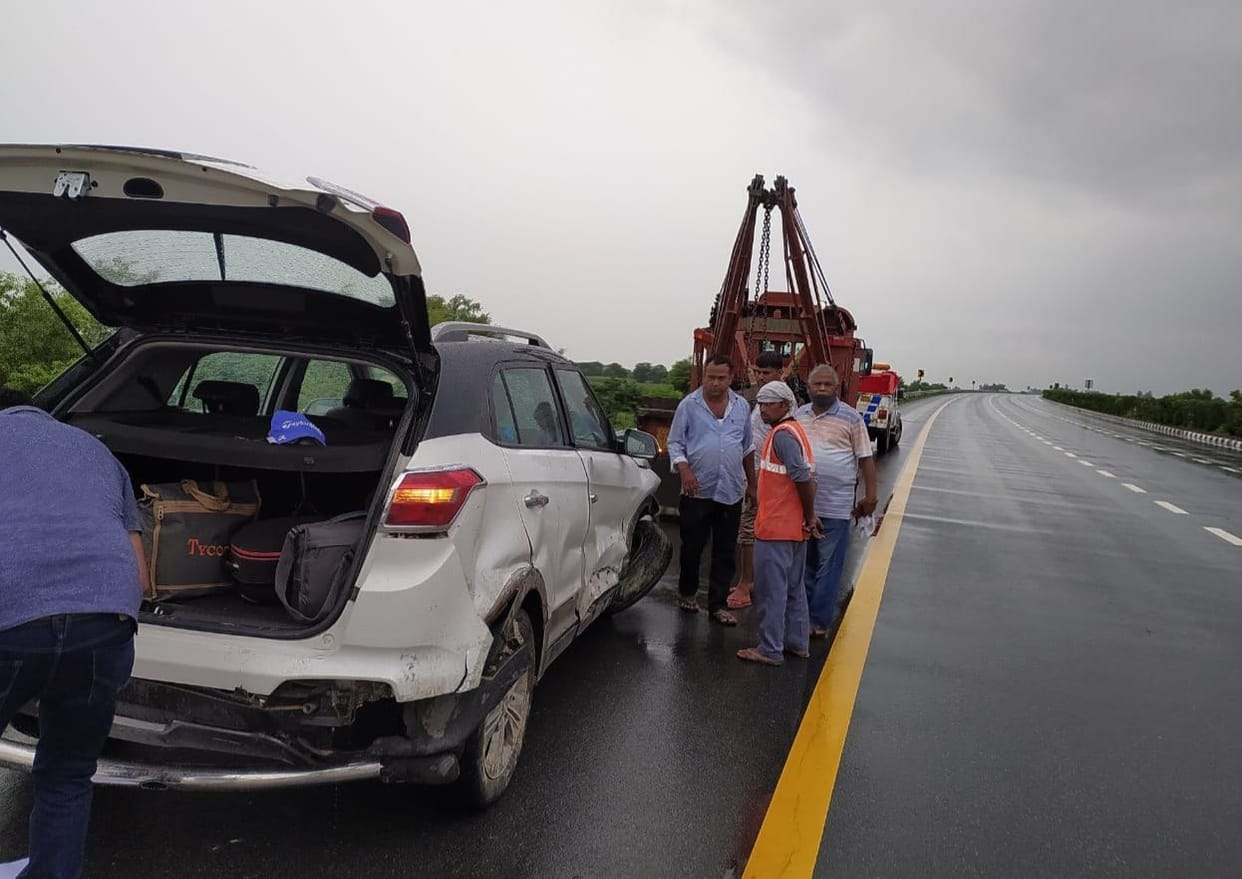 Car collided with divider, two injured