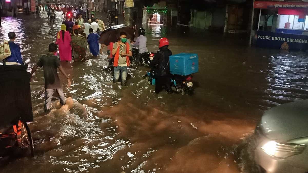 Waterlogging due to heavi rain in Varanasi: Water entered from shop to house roads submerged