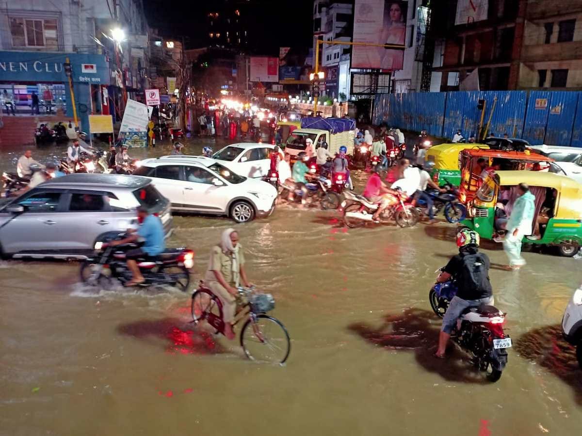 Waterlogging due to heavi rain in Varanasi: Water entered from shop to house roads submerged