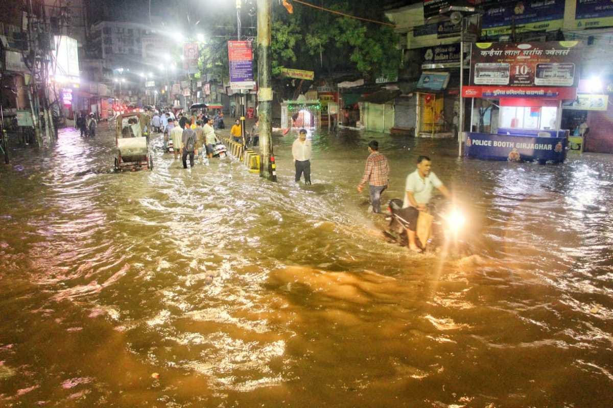 Waterlogging due to heavi rain in Varanasi: Water entered from shop to house roads submerged