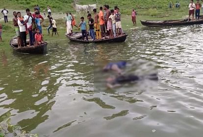 dead body of lover couple tied with scarf was found in Ganga relatives refused to recognize