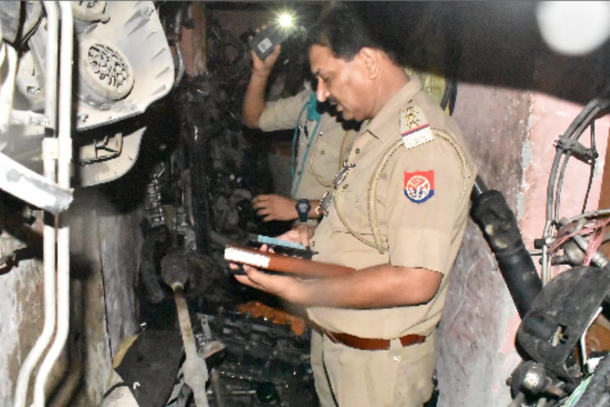 Meerut Police in Action: scrap traders ran after police raid in Sotiganj Meerut, many godown sealed