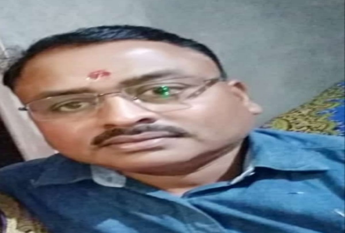 block secretary commits suicide by hanging in his office  in mirzapur no suicide note found haos in his family