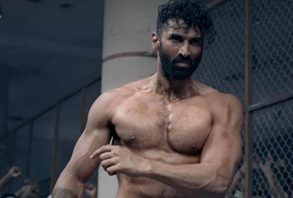 Rashtra Kavach Om actor Aditya Roy Kapoor take pushup challenge with  the great khali , sanjana sanghi cheers for them