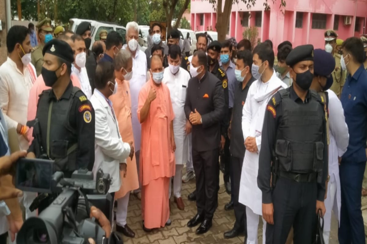 Baghpat News: The villagers have not meet to Chief Minister Yogi Adityanath but Zubeida get pension certificate