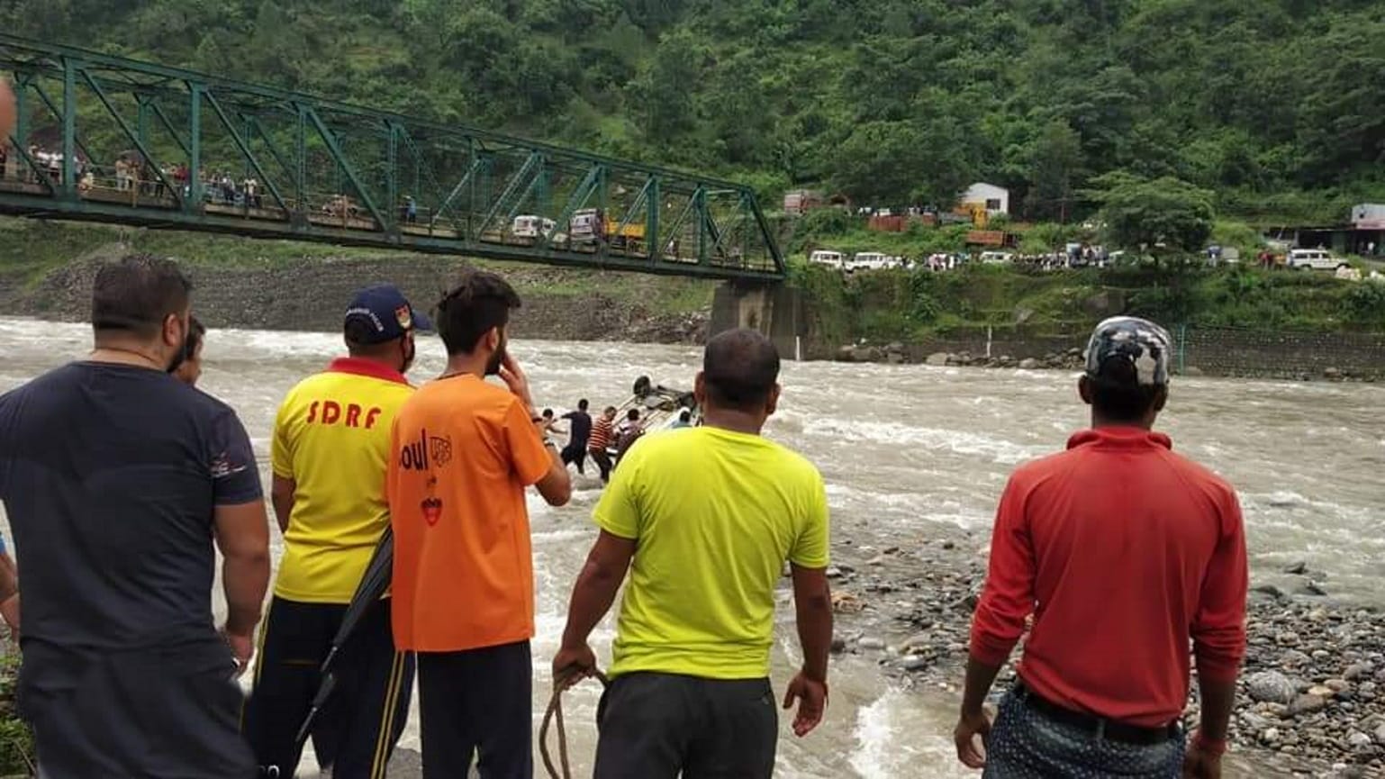 uttarakhand news: accident in rudraprayag, car fell into mandakini river, one died