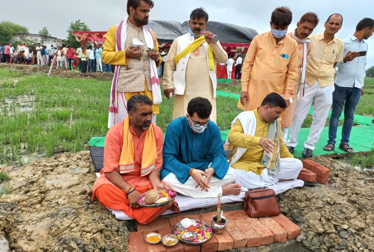 Smriti Irani son laid the foundation of her home in Amethi.
