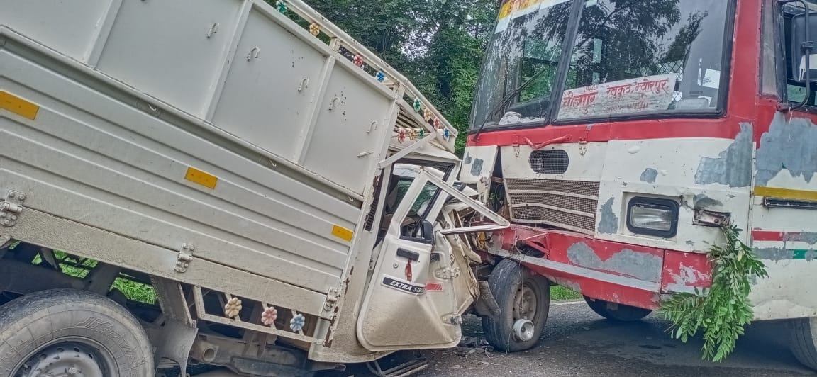 Face to face collision between pickup and roadways bus, narrow survivors