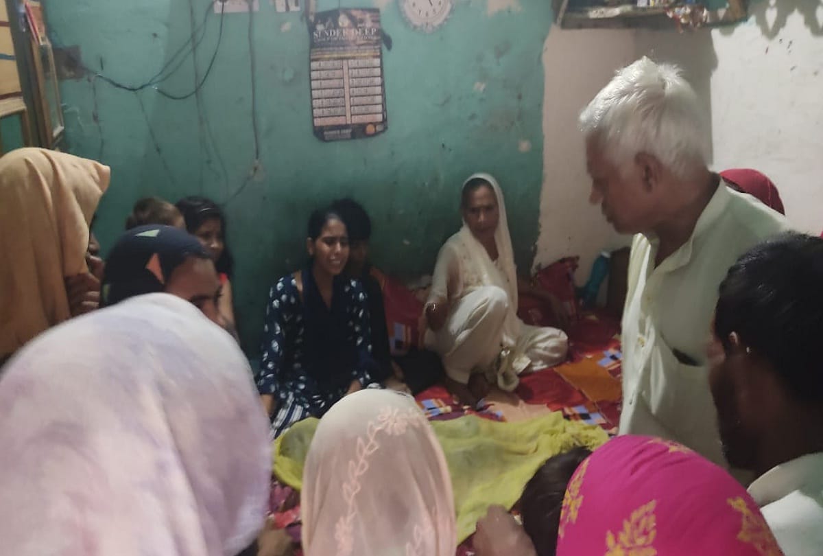 four years old girl died due to fall wall in rain