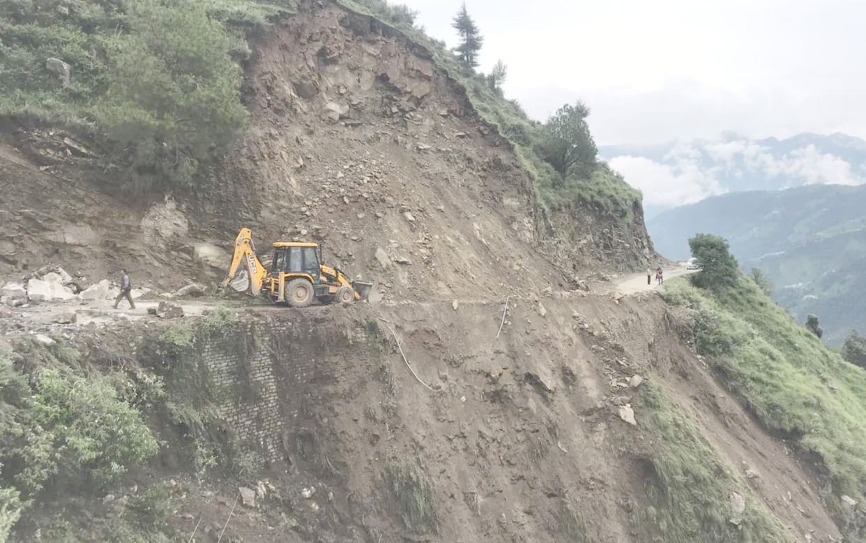 Two footbridges, 20 cows and five mules were swept away by cloudburst in Pangi, After the torrential rains, the situation did not change in the district even, the hills cracked, the speed of vehicles stopped on 32 routes