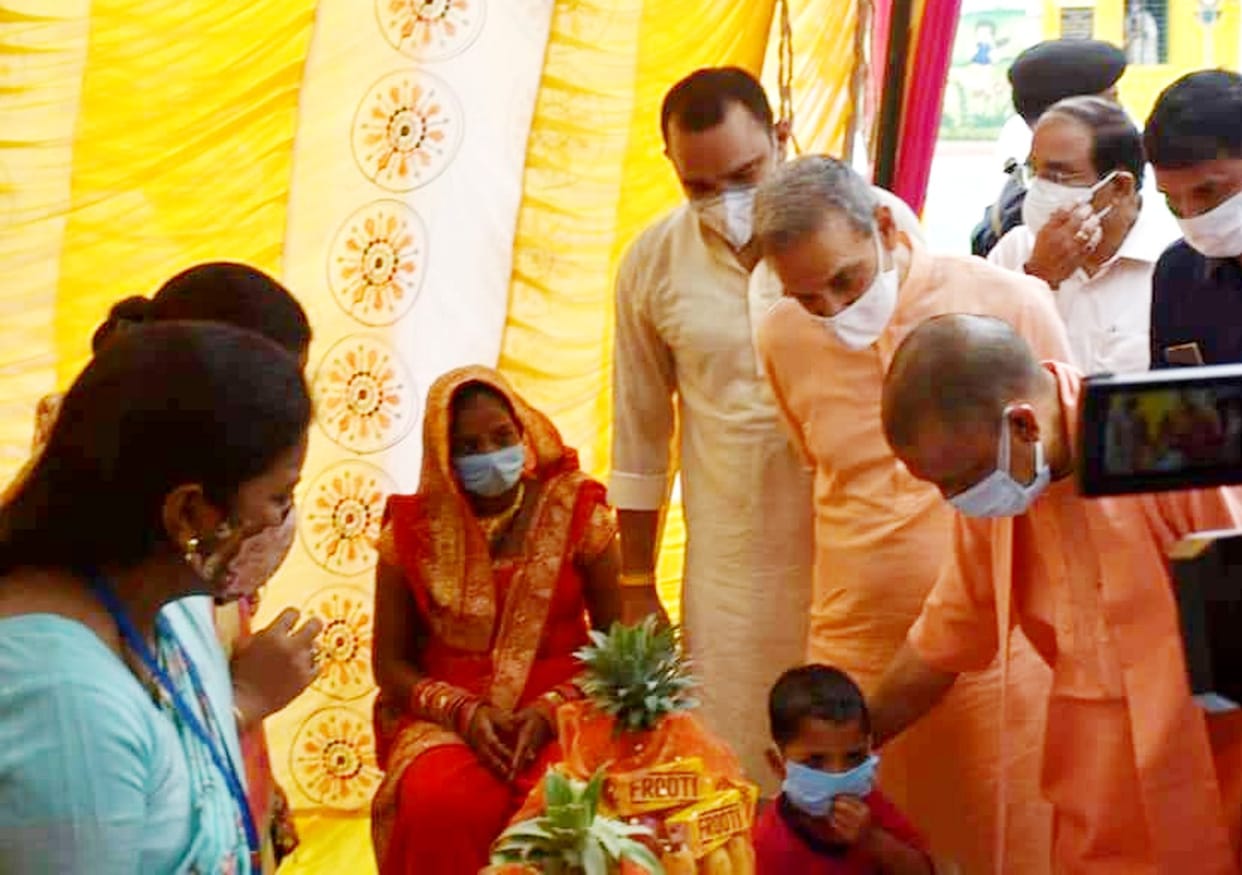 Yogi performed the ritual of baby shower of pregnant women