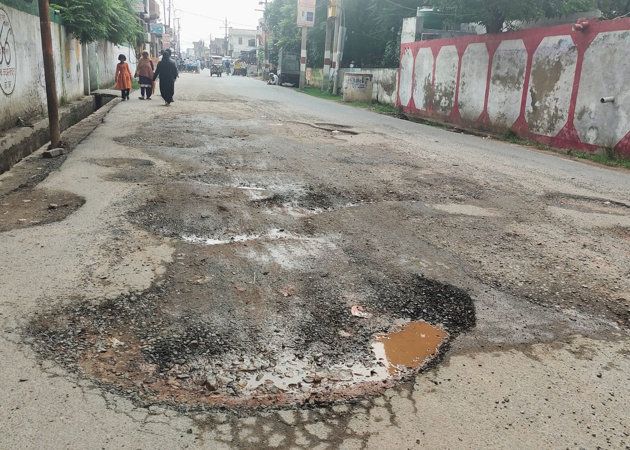 Municipality should solve the problem of water logging soon - High Court