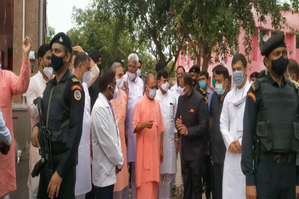 Baghpat News: The villagers have not meet to Chief Minister Yogi Adityanath but Zubeida get pension certificate