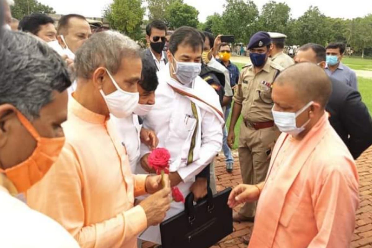 Baghpat News: The villagers have not meet to Chief Minister Yogi Adityanath but Zubeida get pension certificate