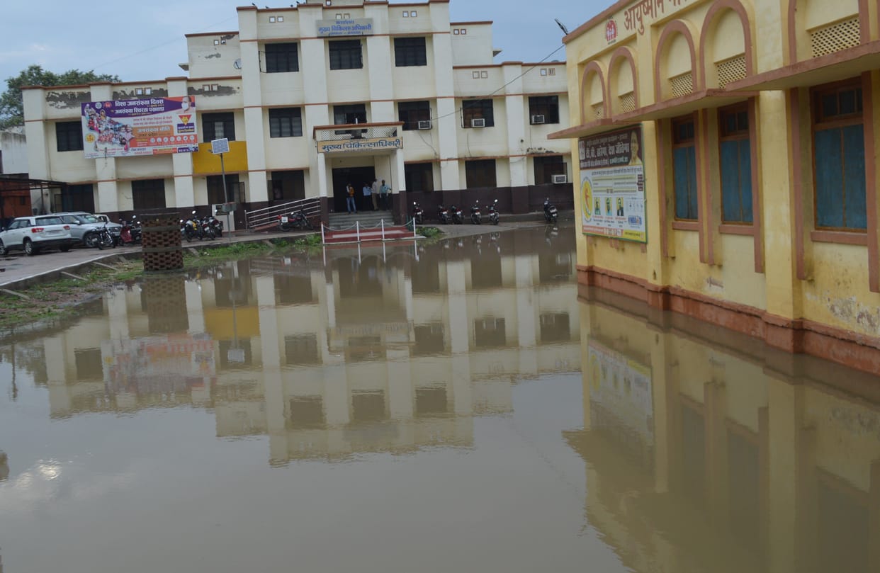 Hathras: Waterlogging again in the city due to heavy rain