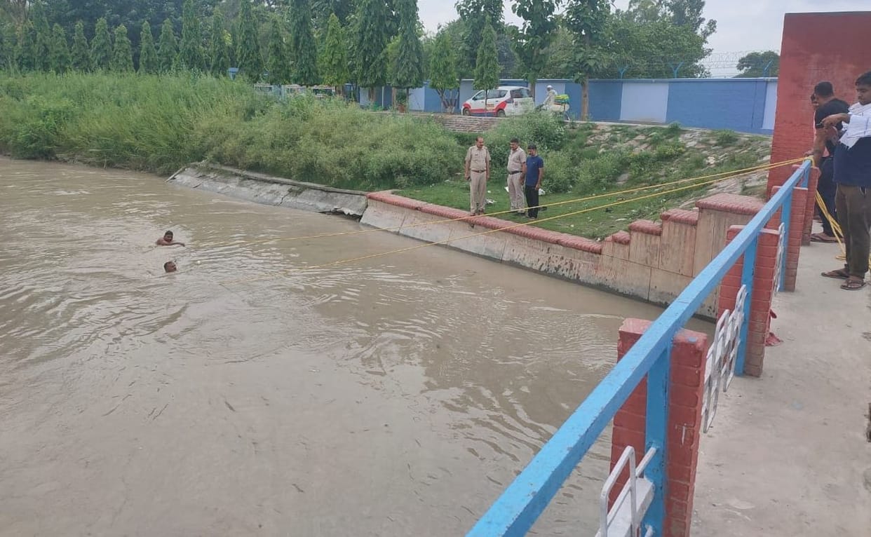 Case of girl's murder for Aan: Police kept searching for dead body in Ganganahar all day