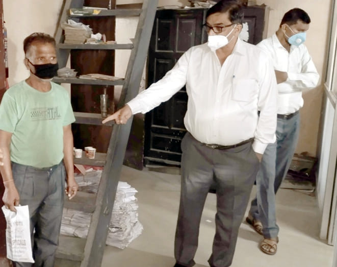 Municipal commissioner reprimanded the careless employees